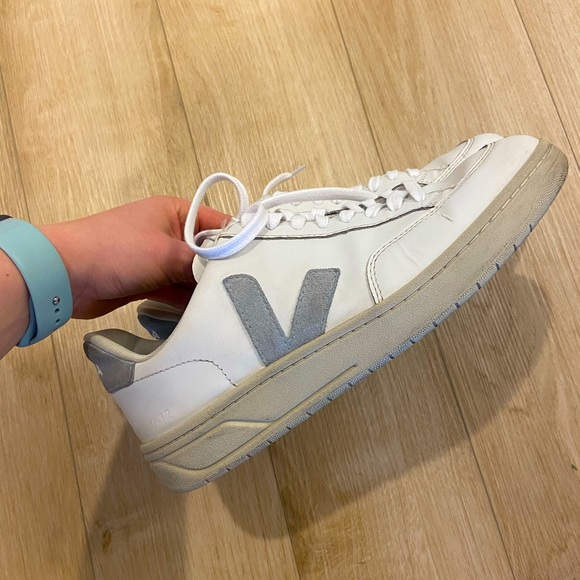Veja V-10 Women’s Sneakers - EU 41/US 10 - Picture 1 of 4